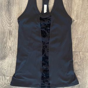 Lululemon size 6 fitted tank top